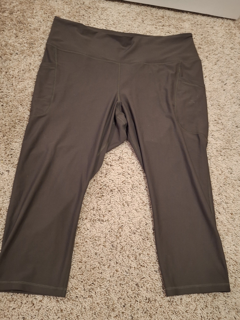 Old Navy Olive Capri Leggings with Side Pockets